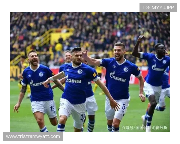 多特蒙德与沙尔克04的德比战即将开启,球迷期待再度上演经典对决 多特蒙德与沙尔克04的德比战即将开启,球迷期待再度上演经典对决