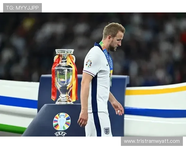 罗德里在欧洲杯舞台上的中场统治力逐渐展现，表现值得关注