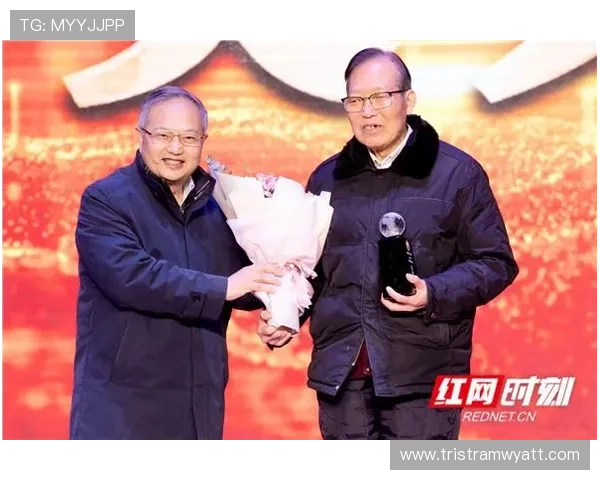 菲利克斯：从新星到争议人物的荣誉与责任解析